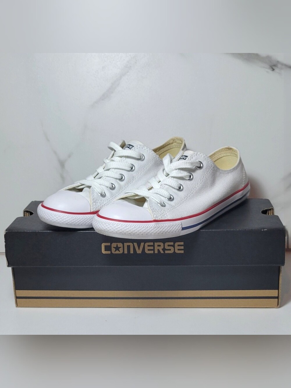 Converse Chuck Taylor All Star Low Top Sneakers White Womens Size 6